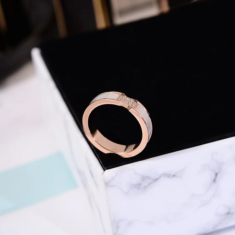 YUN RUO Nye Ankomst Naturlige Pink Shell Zircon Ring Steg Fødselsdag Gave Kvinde Mode Titanium Stål Smykker Aldrig Fade Engros