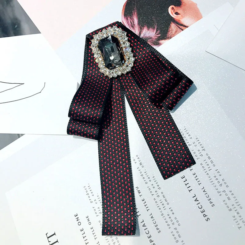 Koreanere Enkle Bånd Polka Dot Rhinestone Krystal Bow Tie Brocher til Kvinder, Modetøj Corsage Smykker Krave Tilbehør