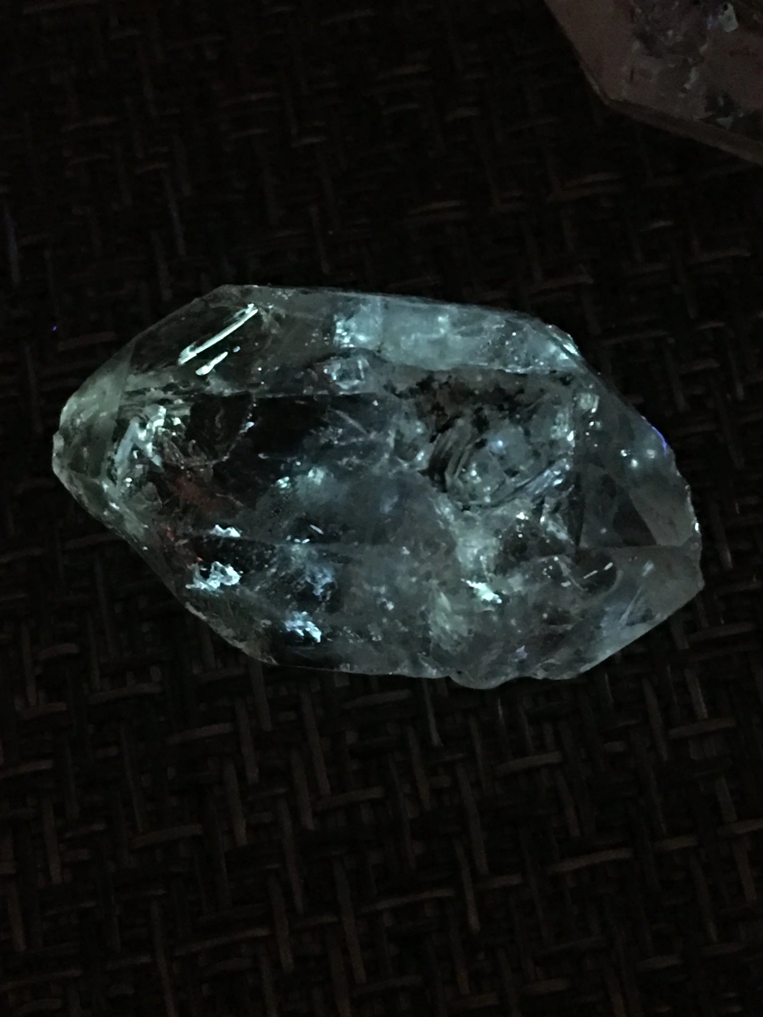 Ubeskadiget fluorescerende olie gemstone herkimer diamant kvartskrystal frome pakistan 1stk