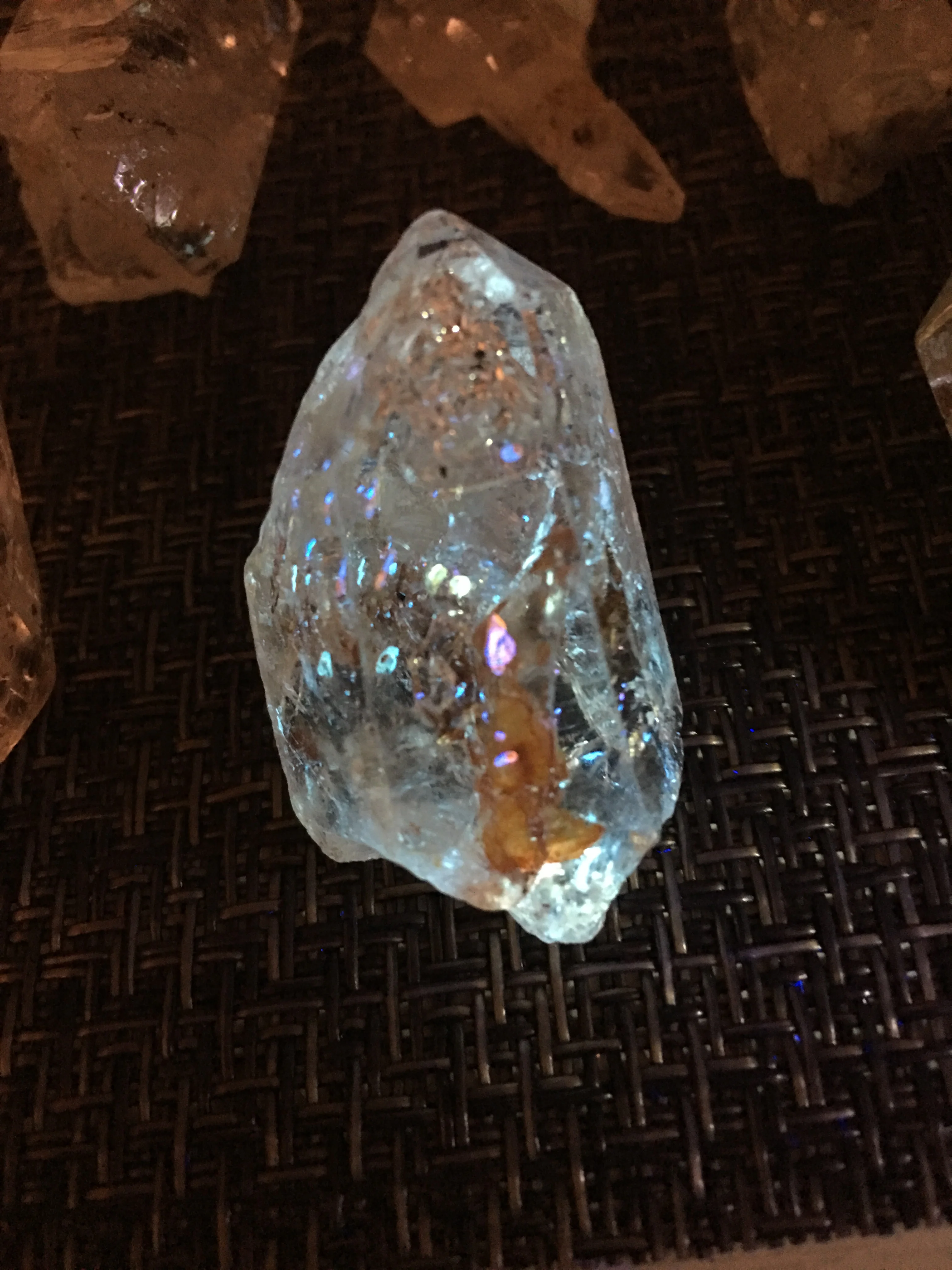 Ubeskadiget fluorescerende olie gemstone herkimer diamant kvartskrystal frome pakistan 1stk