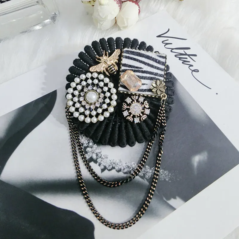Retro Bee Krystal Perle Kæde Kvaster Brocher Nummer 5 Perle Kvast Broche stifter til Kvinder, Tøj, Tilbehør