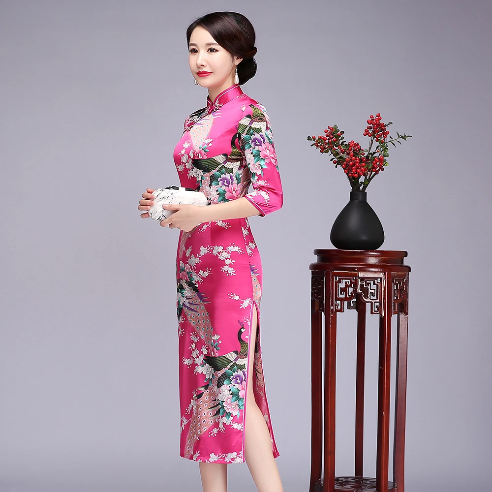 Elegante Slanke Lange Qipao Vintage Mandarin Collar Cheongsam Klassiske håndlavede Knappen Kinesisk Kjole Nyhed Print Påfugl Kjole 6XL