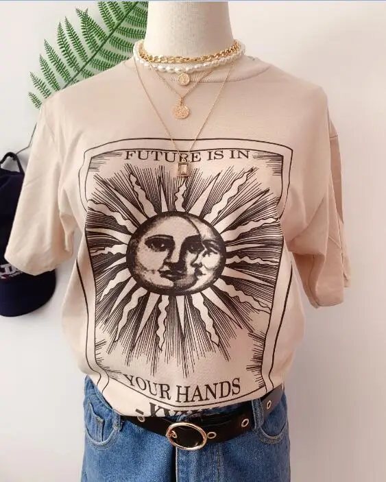 Kuakuayu HJN Fremtiden Er I Dine Hænder, Solen Og Månen Print Beige T-Shirt med Vintage Mode Grunge Stil Tee Æstetiske Shirt
