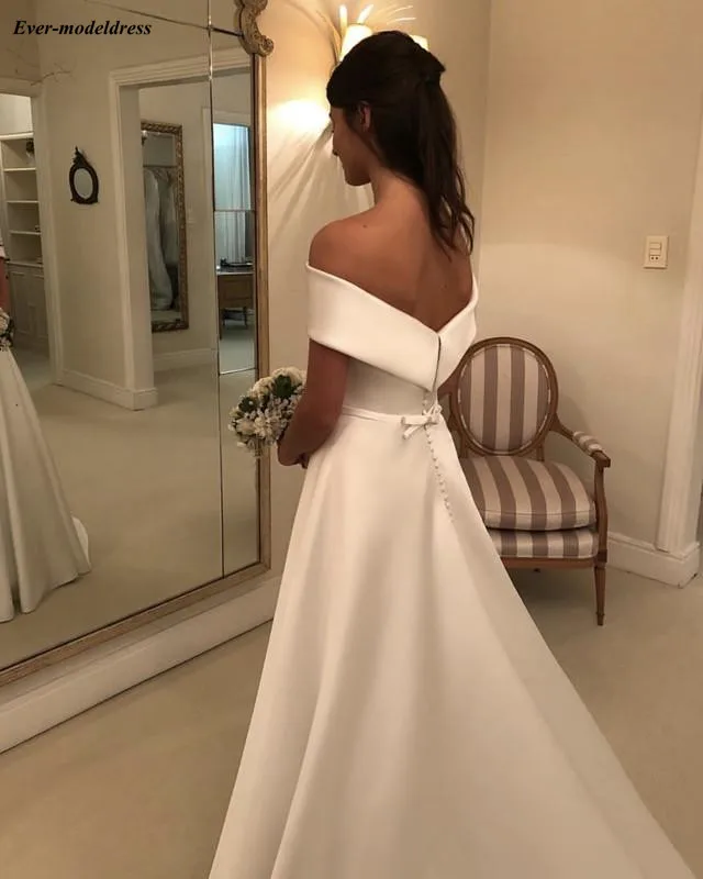 Elegant Off Skulder Bryllup Kjoler Plus Size 2021 Brudekjoler Domstol Tog Satin Knap Bue Tilpasset Robe De Mariee