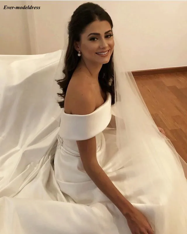 Elegant Off Skulder Bryllup Kjoler Plus Size 2021 Brudekjoler Domstol Tog Satin Knap Bue Tilpasset Robe De Mariee