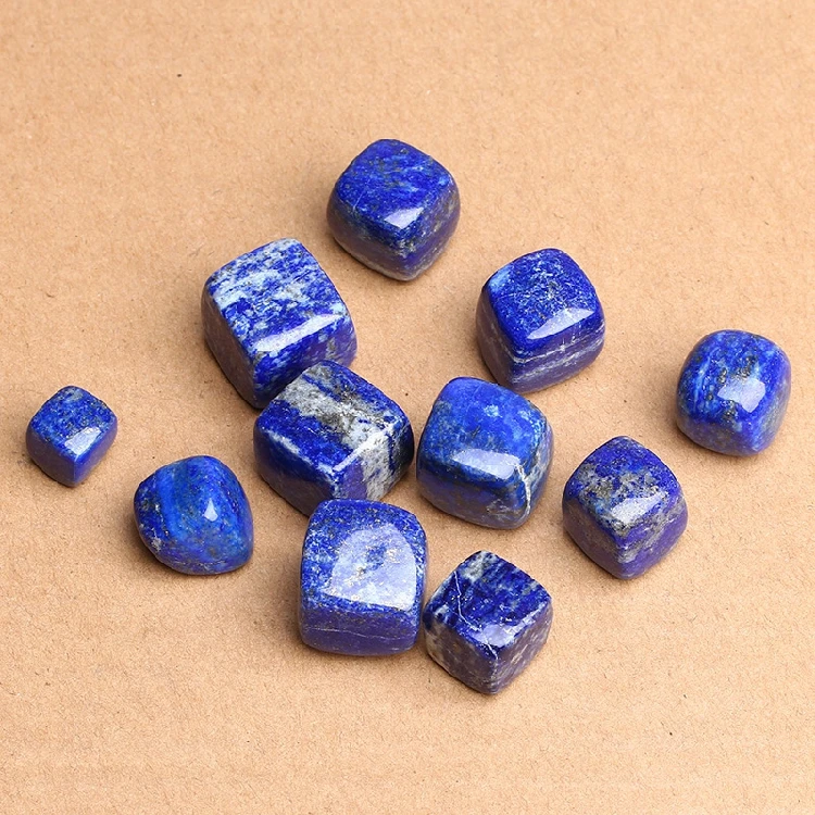 10stk temmelig naturligt lapis lazuli kvarts krystal af store granulat af 6pc på en naturlig blå sten