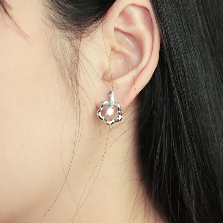 Mode og elegant sterling sølv plum blossom kvinde øreringe.Massiv 925 sølv kløver øreringe.Pige heldig smykker