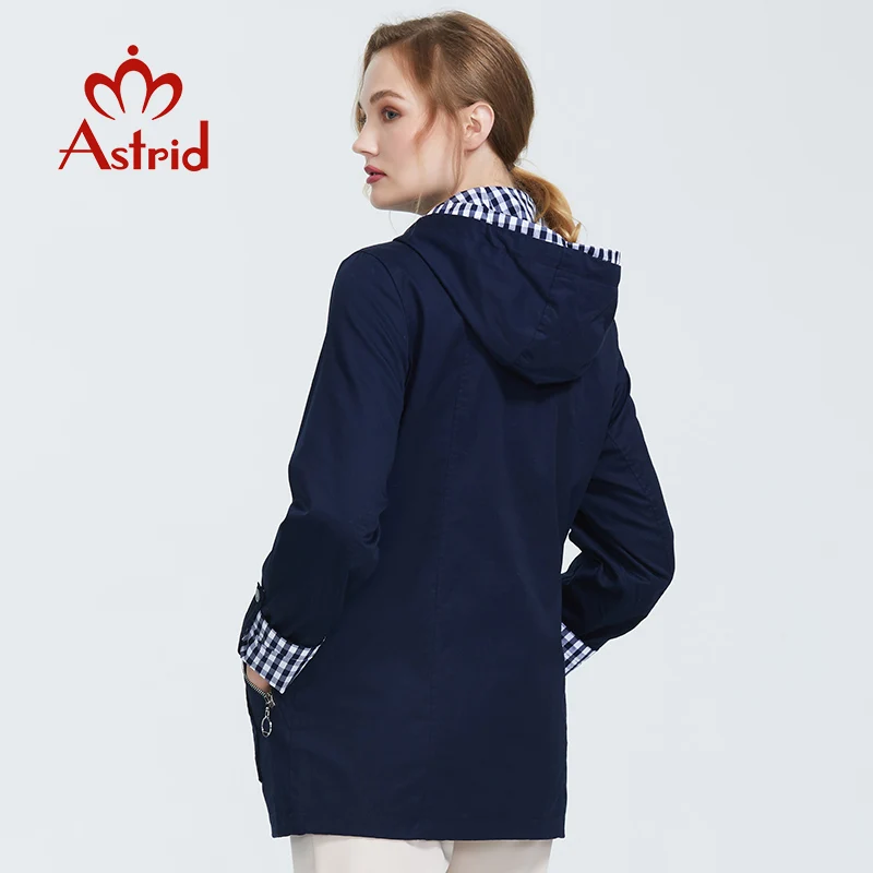 Astrid 2019 Efteråret nye ankomst kvinde plus size kort trench coat for kvinder med en hætte varm tynd jakke med lynlås SOM-9013