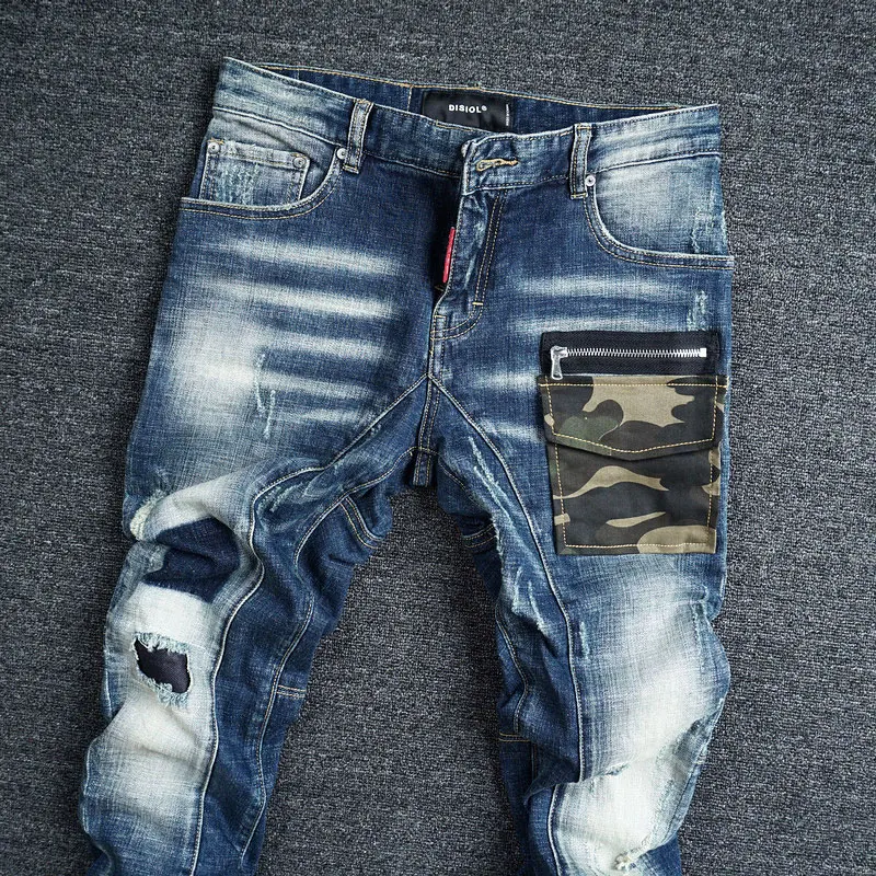 Italiensk Mode Mænd Jeans Retro Blå Slim Fit Camouflage Patch Lomme Designer Hip Hop Jeans Mænd Streetwear Splejset Slidte Jeans