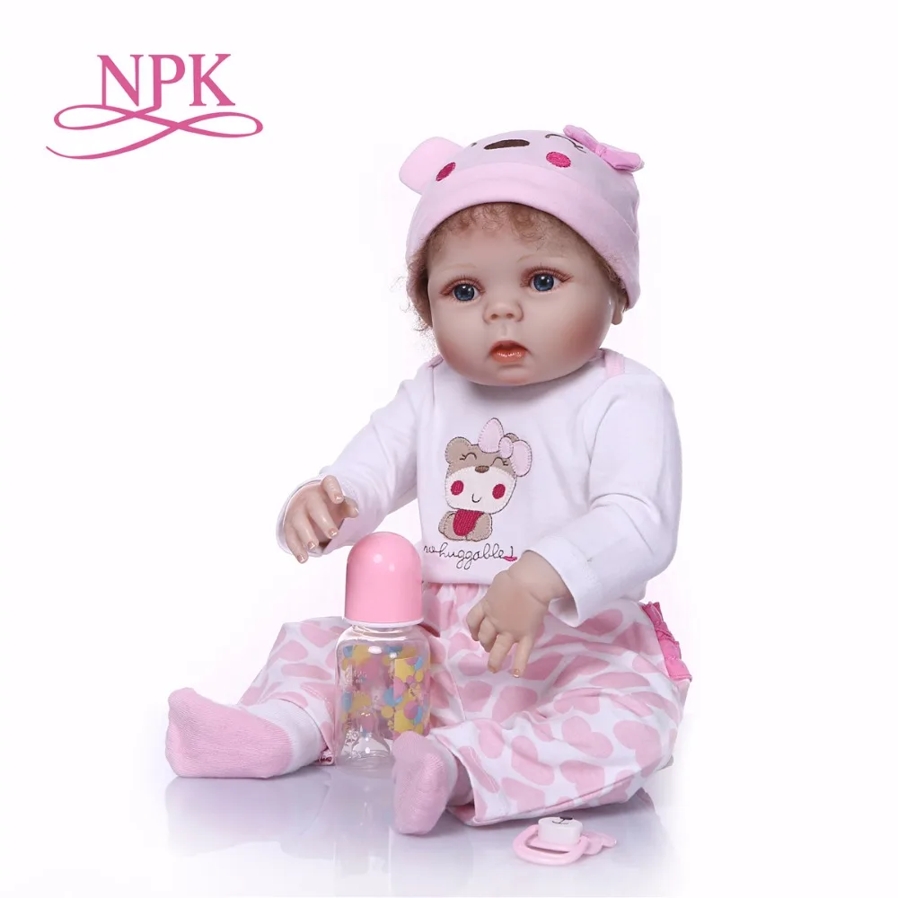 NPK 56cm full body silikone badekar toy bebeReborn Baby Doll Legetøj Til Pige, Drenge Nyfødte Dukker Til Børn Fødselsdag Gaver Baby Kjole