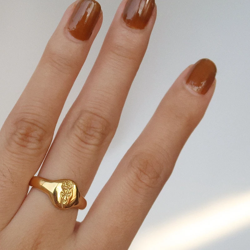 Gravere Rose guld signet ring til kvinder i rustfrit stål pinky minimalistisk fine blomst mode ring 2021