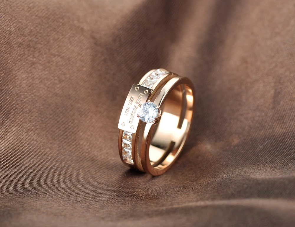 Lokaer Trendy Klare CZ Crystal Indstilling Rosa Guld Farve vielsesringe Smykker Rustfrit Stål Rhinestone Engagement Ring R18049