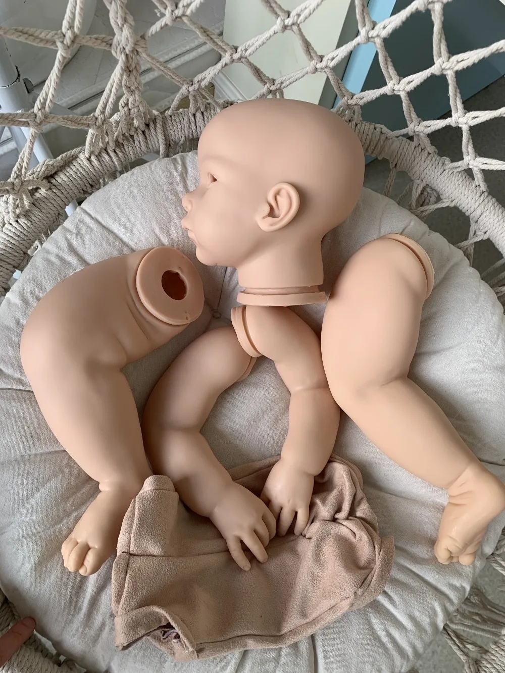 Bebe Reborn Dukke 28Inches Naturtro Reborn Baby buksetrold Lilly Vinyl Umalet Ufærdige Dukke Dele DIY Blank Dukke Kit