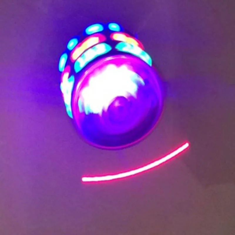 Klassiske Retro Musik, LED Gyro Gave Flash Lys Spinner Børn Toy Imiteret Træ Gyro NSV775