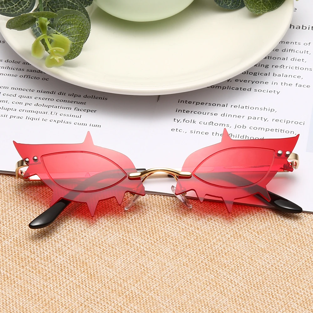 Nye Uindfattede Cat Eye Solbriller Mode Kvinder Luksus Brand Designer Rød Pink Lille Personlighed Sol Briller UV400 Nuancer Briller